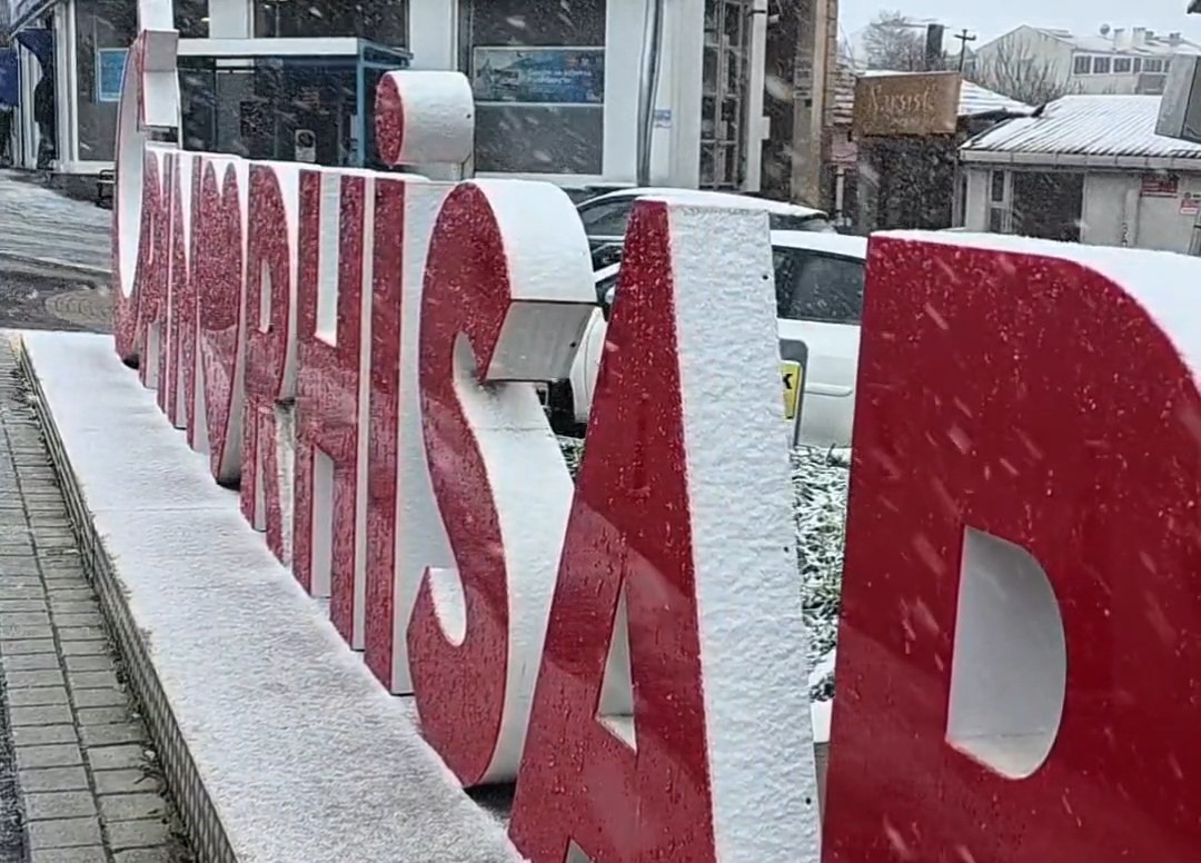 Pınarhisar’da gece fırtınası ilçeyi beyaza bürüdü
