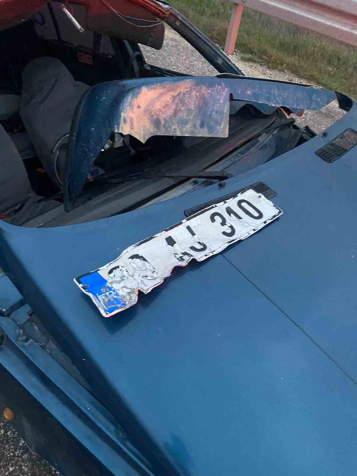 Pınarhisar’da otomobil bariyerlere çarpıp takla attı: 3 yaralı
