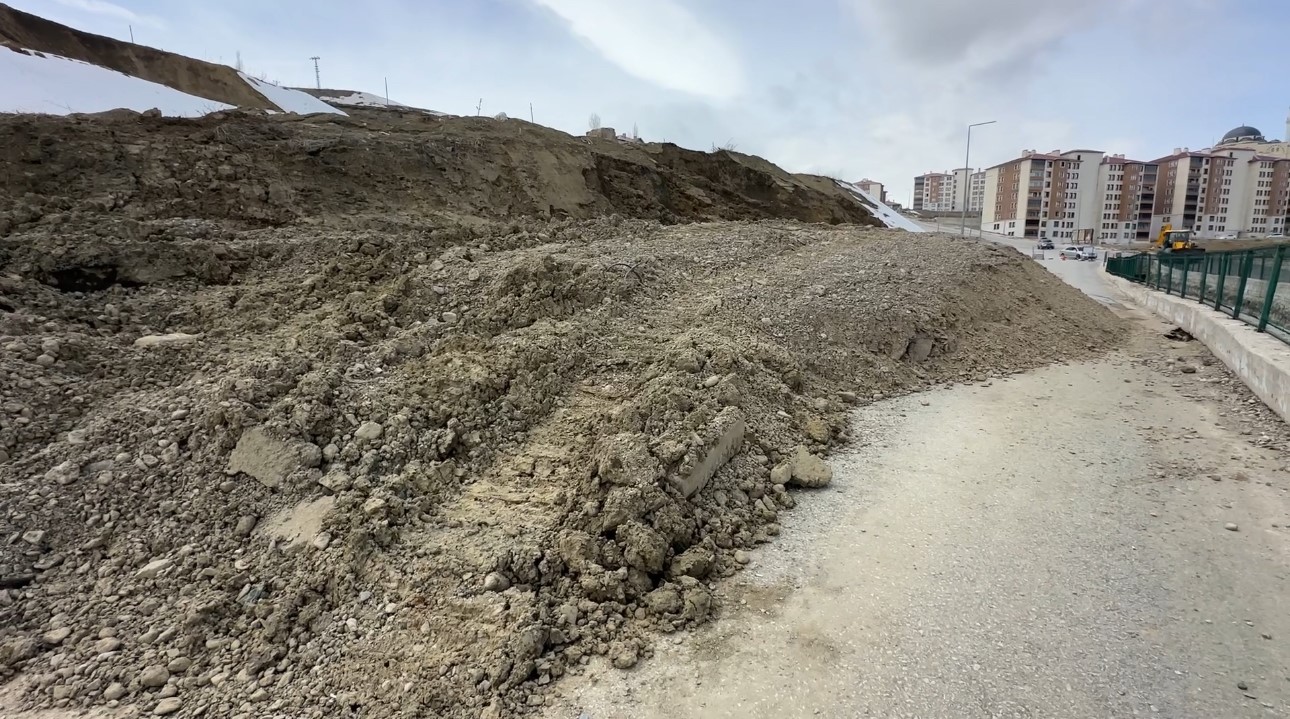 Pizok yolu 13 gündür kapalı
