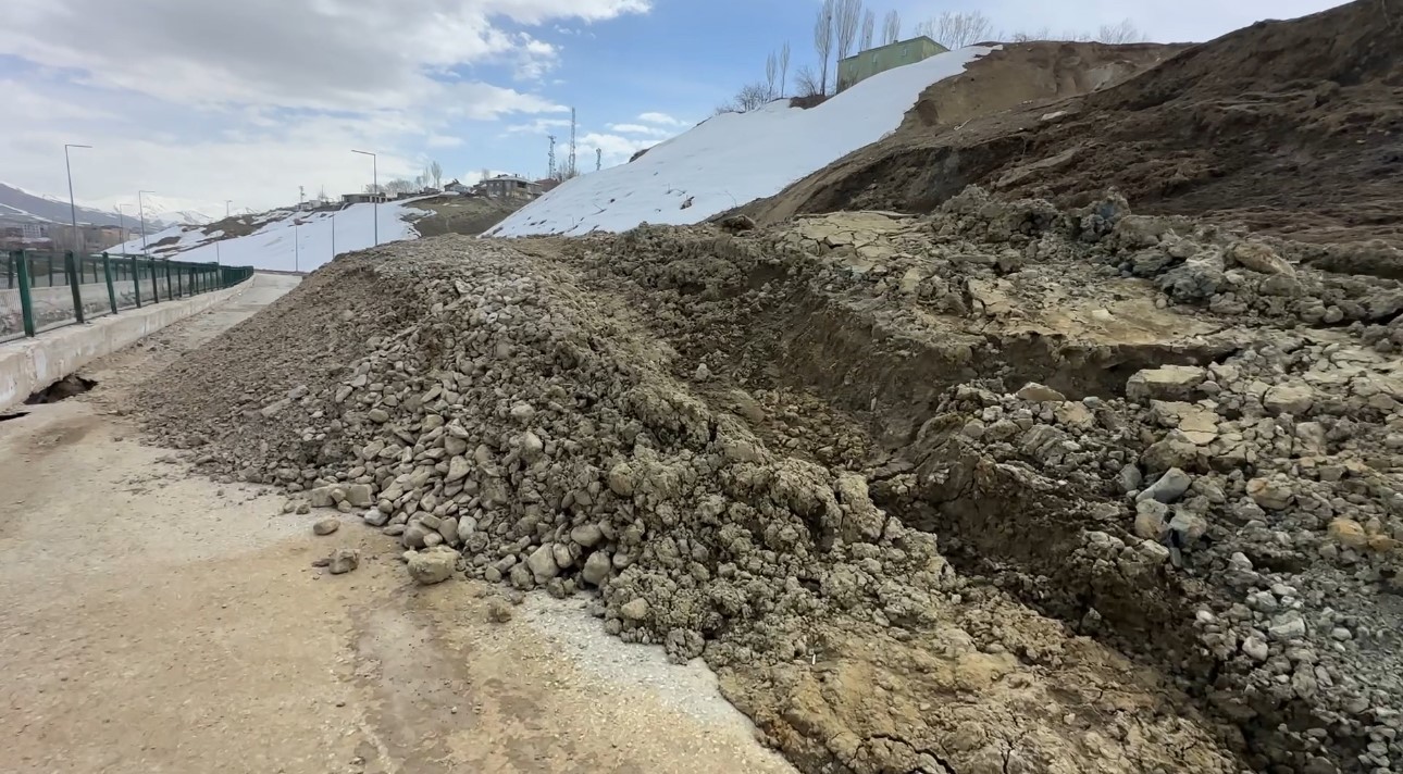 Pizok yolu 13 gündür kapalı
