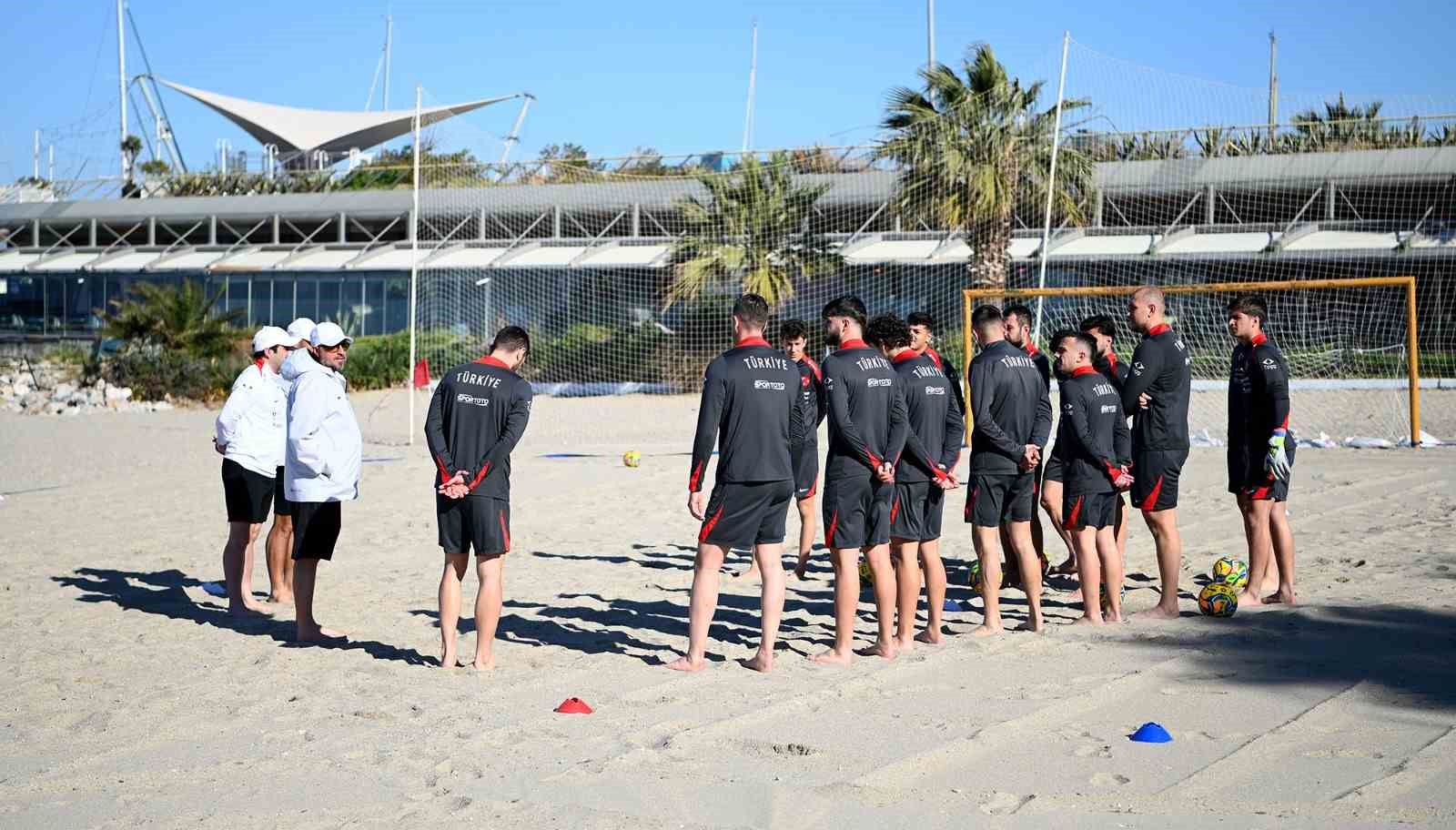 Plaj Futbolu Milli Takımı kamp için Kuşadası’nda
