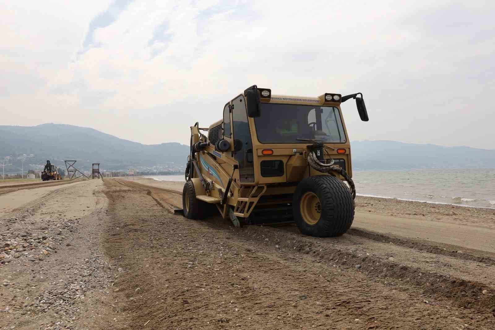 Plajlar yaza hazır hale getiriliyor
