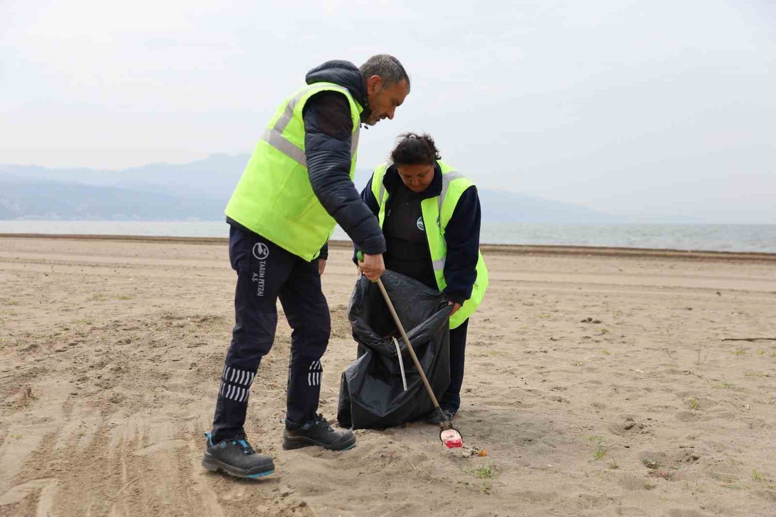 Plajlar yaza hazır hale getiriliyor
