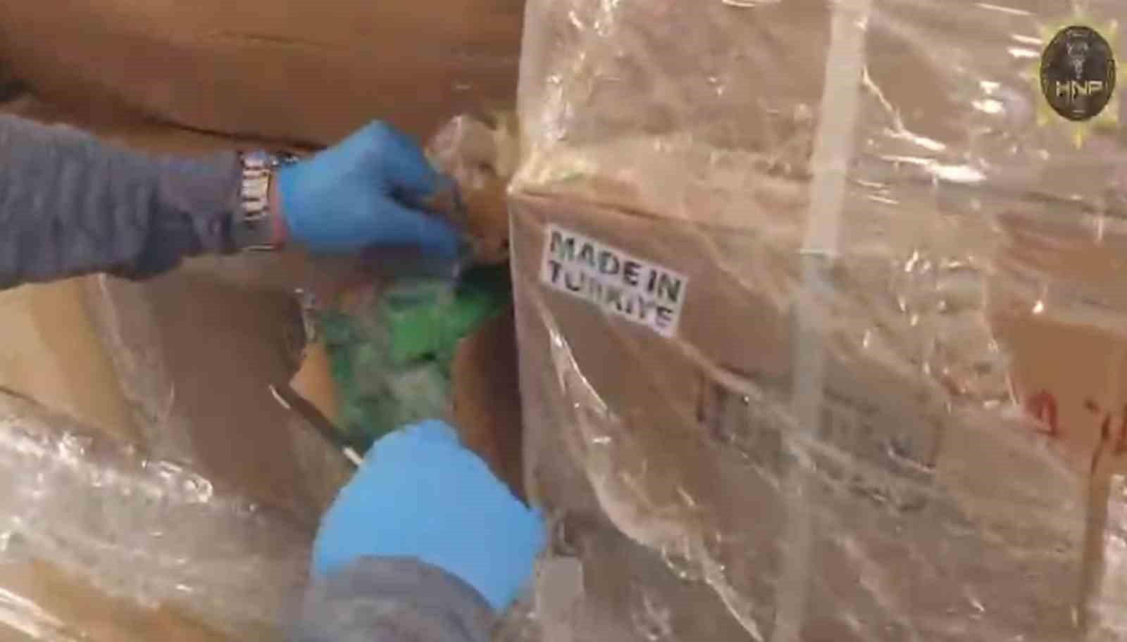 Plastik pervaneler içerisinde 107 kilogram ağılığında 642 bin uyuşturucu hap ele geçirildi
