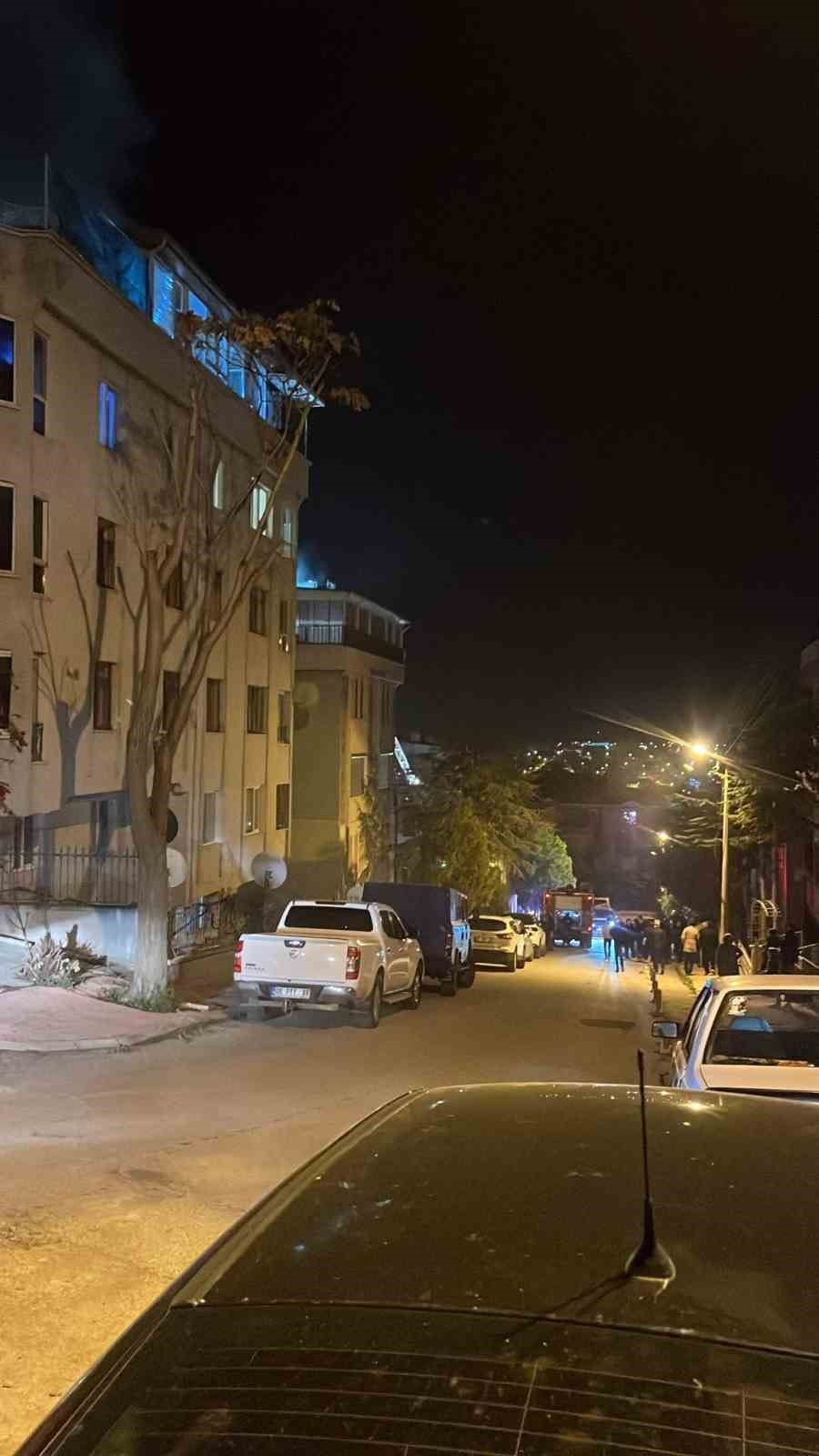 Polatlı’da gece yarısı çatı katı yangını paniğe neden oldu
