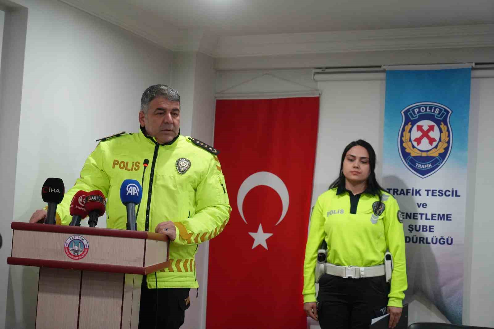 Polis, Erzurum’da kural ihlali yapan meslektaşını affetmedi
