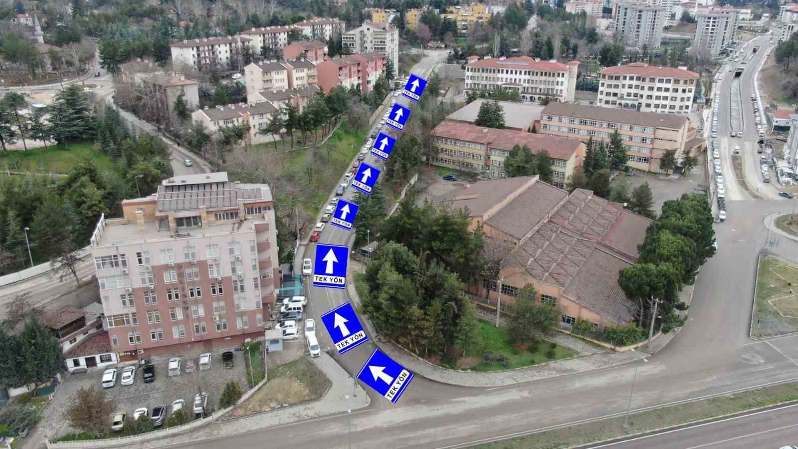 Polis evi istikametindeki Fatih Caddesi tek yön oldu
Polis evi istikametindeki Fatih Caddesi tek yön oldu