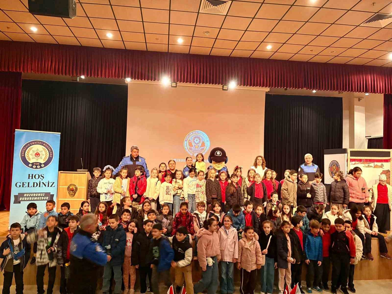 Polis haftasında 780 öğrenci emniyet birimlerini gezdi
