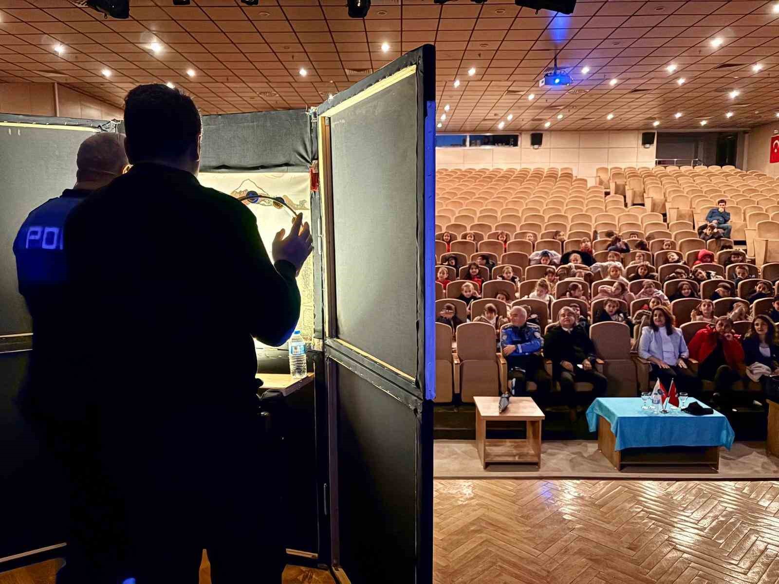 Polis haftasında 780 öğrenci emniyet birimlerini gezdi
