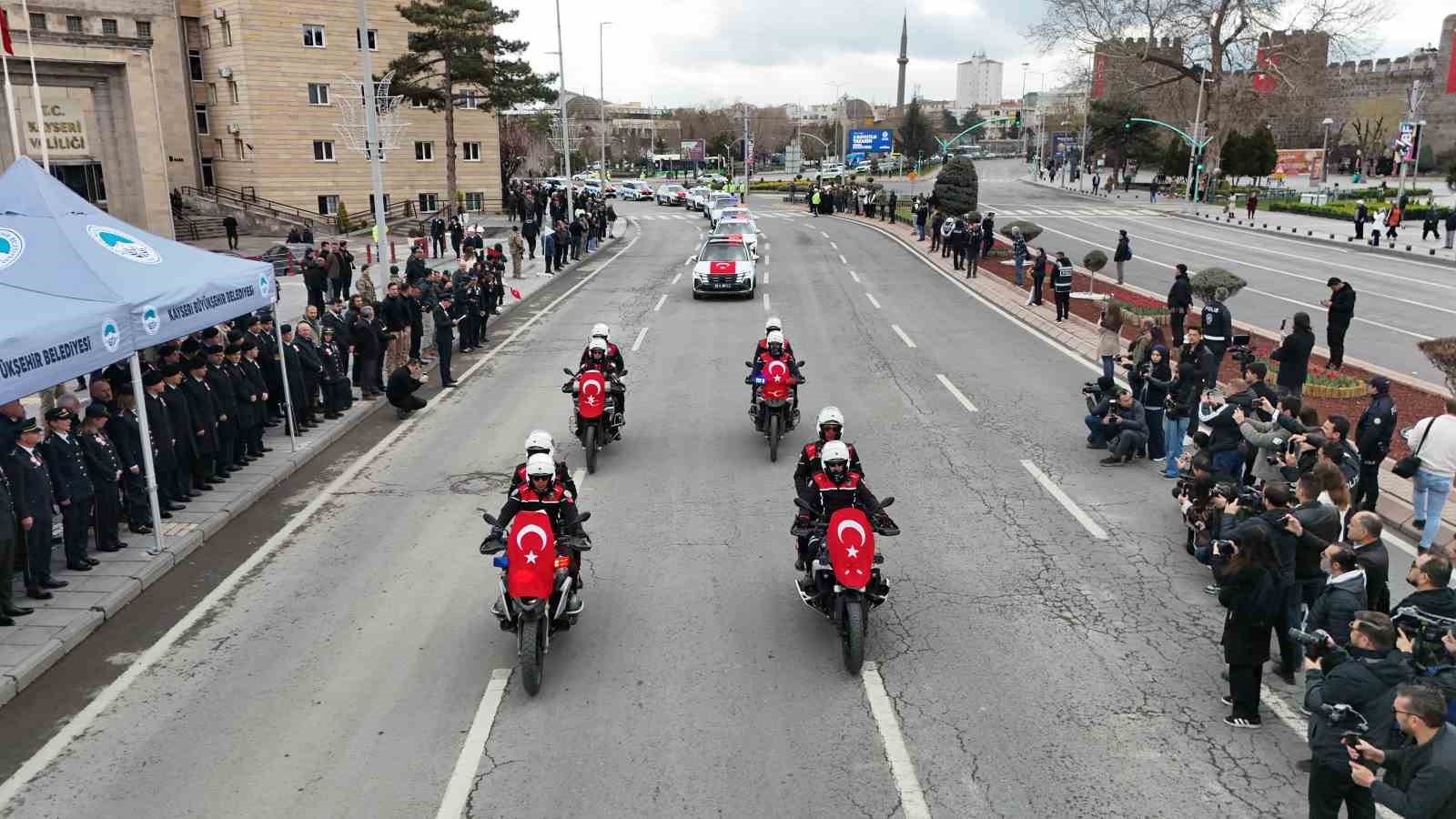 Polis haftasında Özel Harekat’tan nefes kesen gösteri
