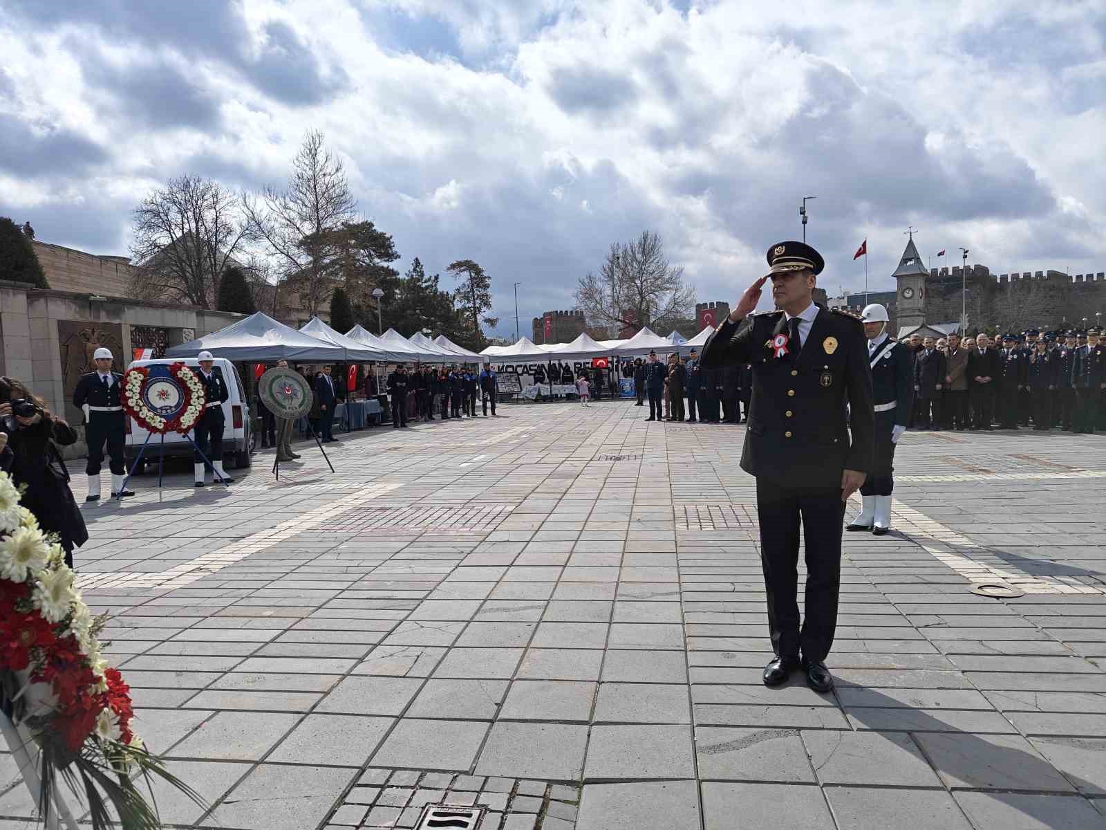 Polis haftasında Özel Harekat’tan nefes kesen gösteri

