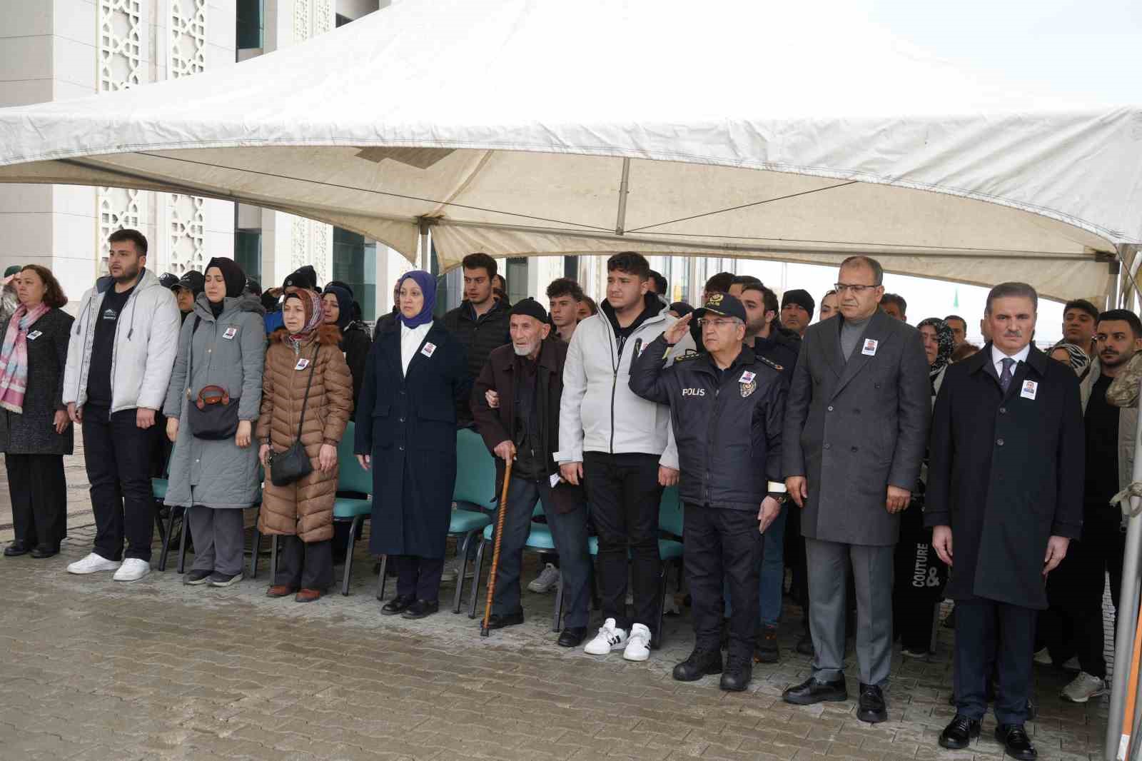 Polis memuru dualarla uğurlandı
