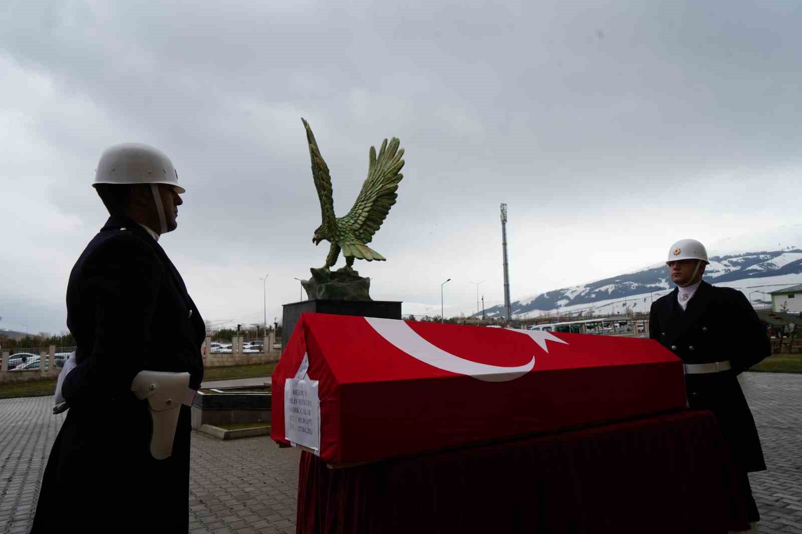 Polis memuru dualarla uğurlandı

