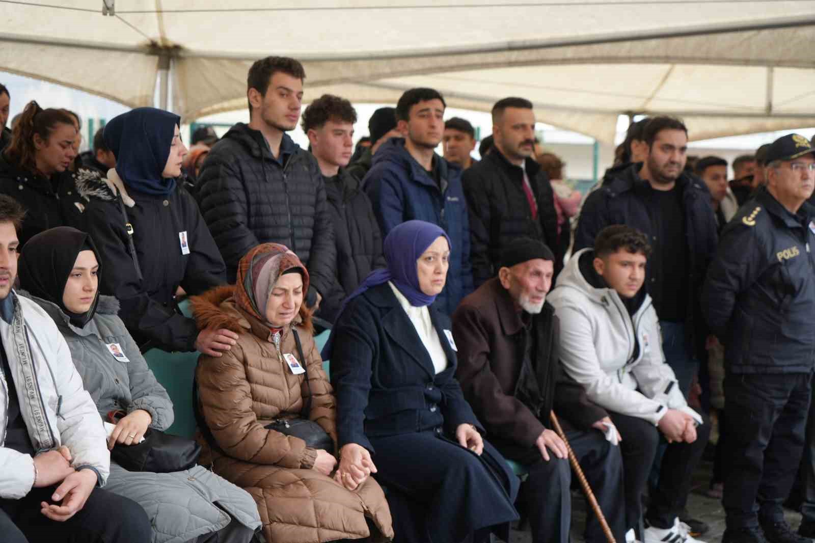 Polis memuru dualarla uğurlandı
