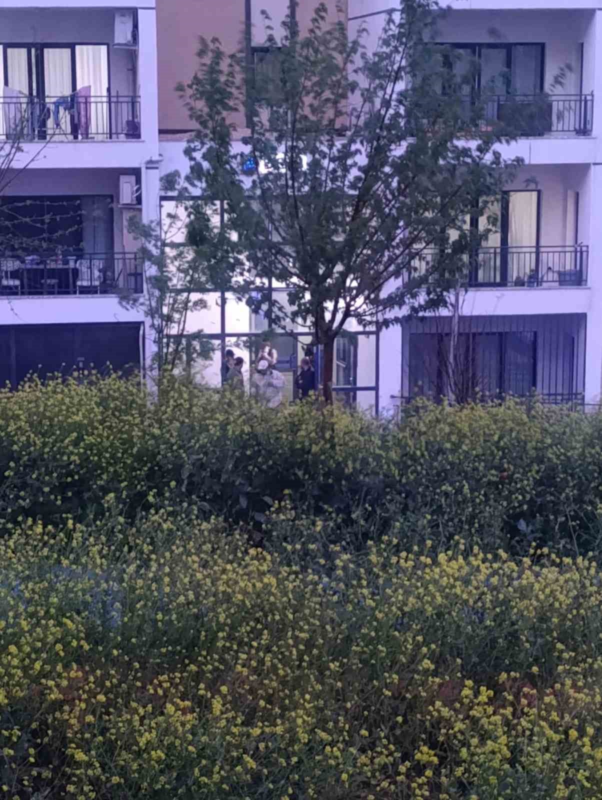 Polis memurunun kızı babasına ait silahla kendini vurdu
