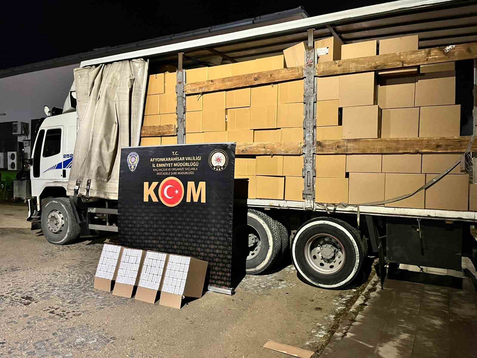 Polis milyonlarca sahte bandrollü makaron ele geçirdi
