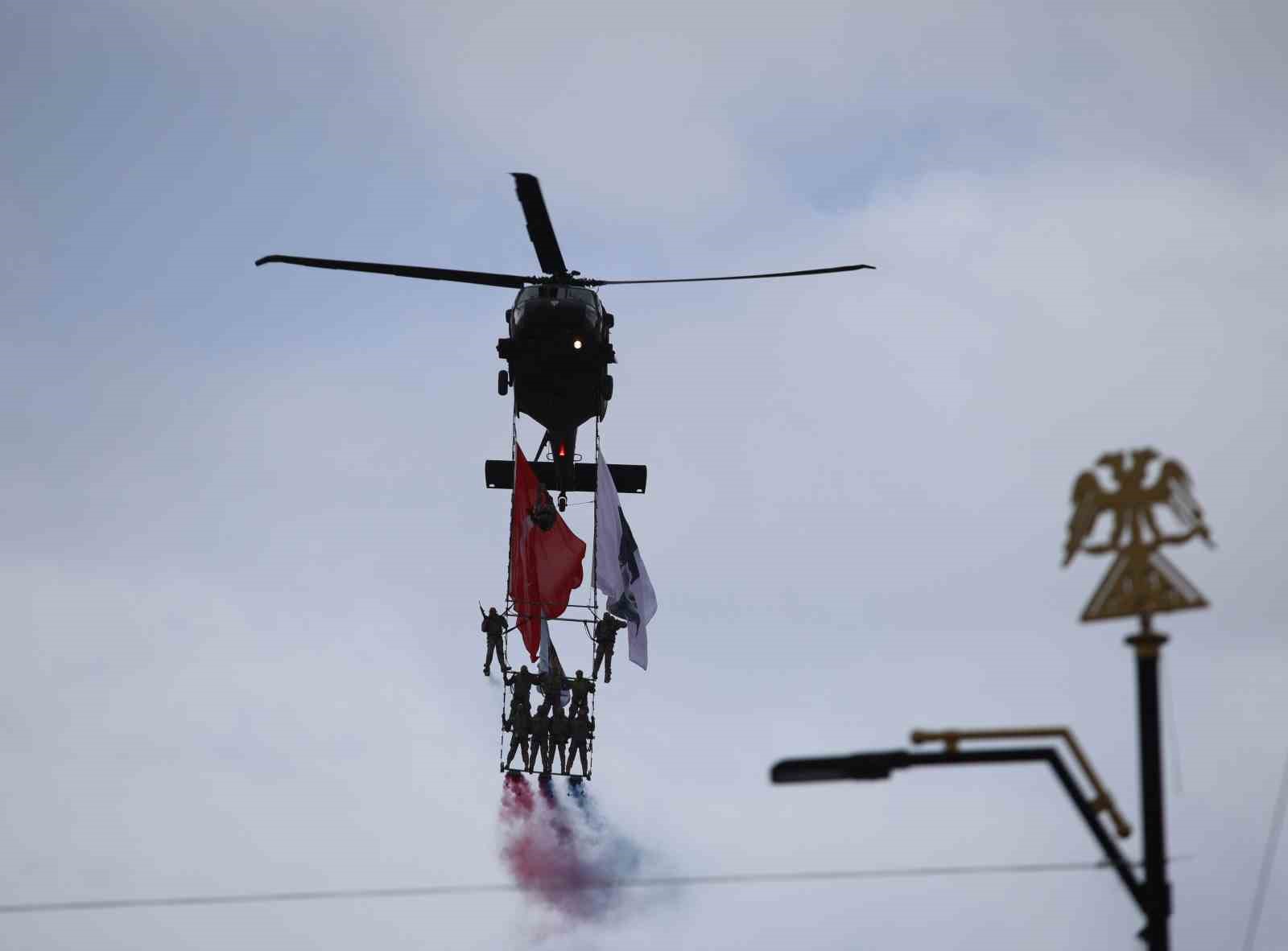 Polis özel harekatın helikopterli gösterisi nefes kesti
