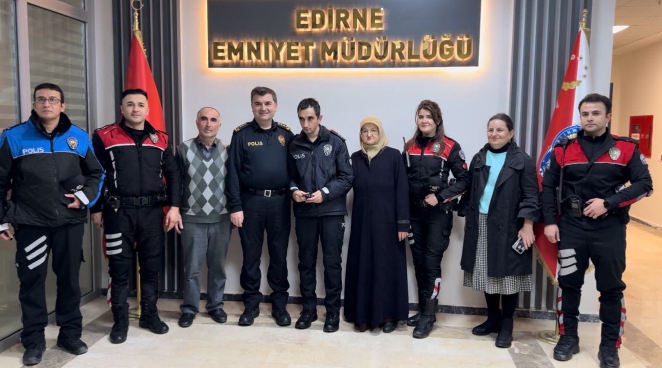 Polis sevdalısı engelli genç üniforma ile devriye görevine katıldı
