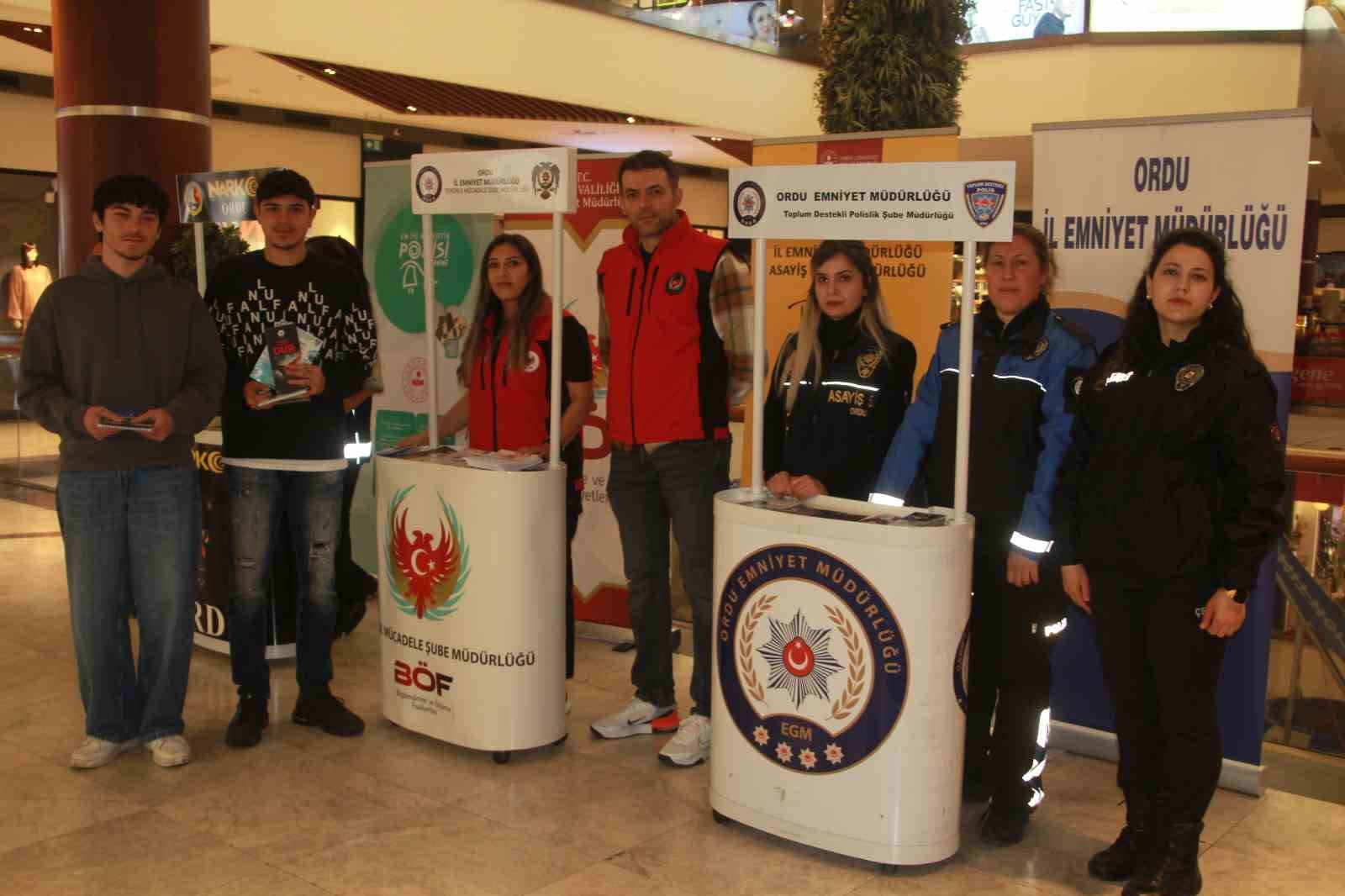 Polis, vatandaşı bilgilendirdi
