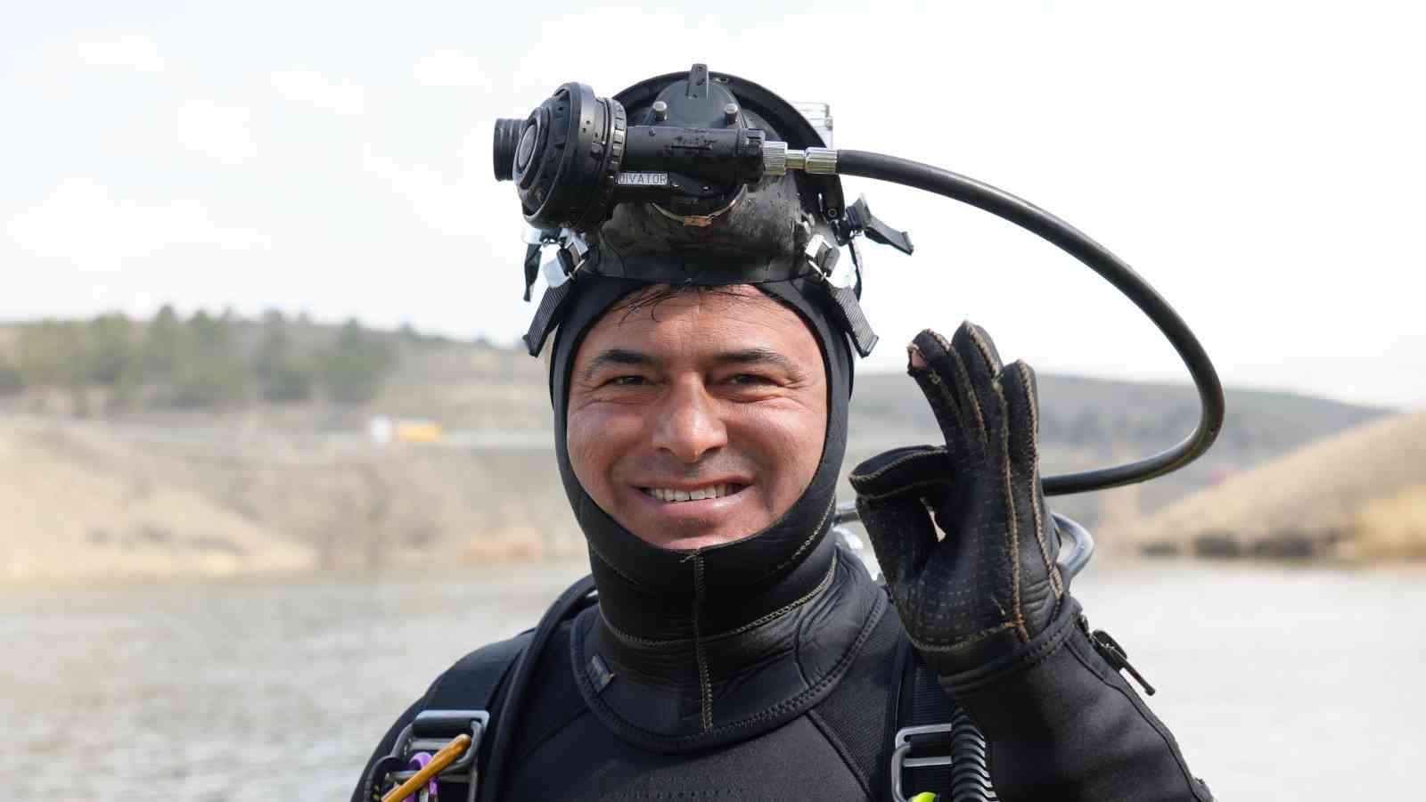 Polis ve futbol hakemi olan Seyfettin Ünal, 20 yılı aşkındır iki mesleği bir arada yapıyor
