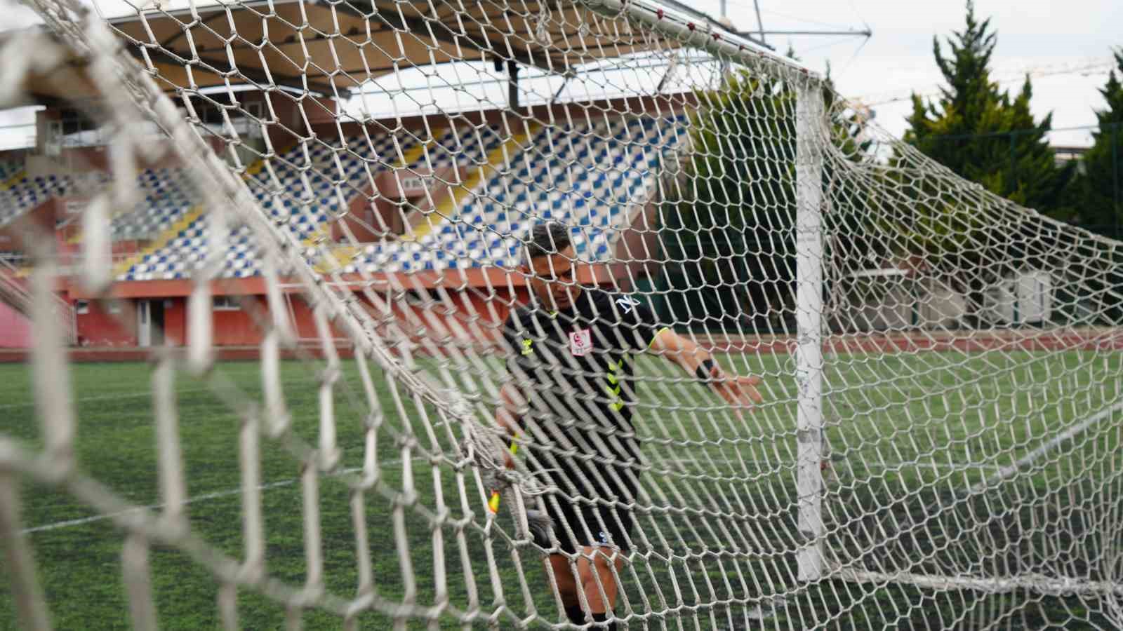 Polis ve futbol hakemi olan Seyfettin Ünal, 20 yılı aşkındır iki mesleği bir arada yapıyor
