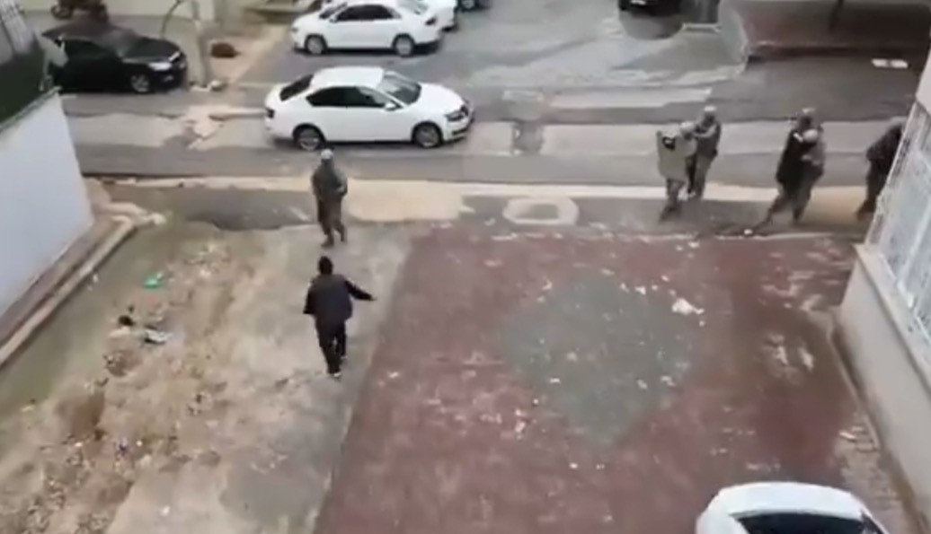 Polise silahla mukavemet gösteren şahıs özel harekat operasyonuyla yakalandı
