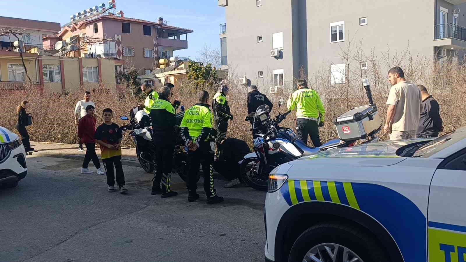 Polisi görünce motosikleti bahçeye atan sürücü ceza yemekten kurtulamadı
