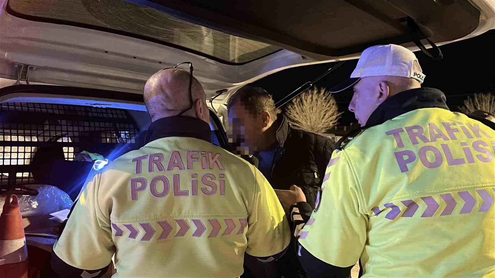 Polisin alkollü sürücüyle imtihanı: "Ahmet’cim bana senin ’şuradan git’ demen canımı sıktı"
