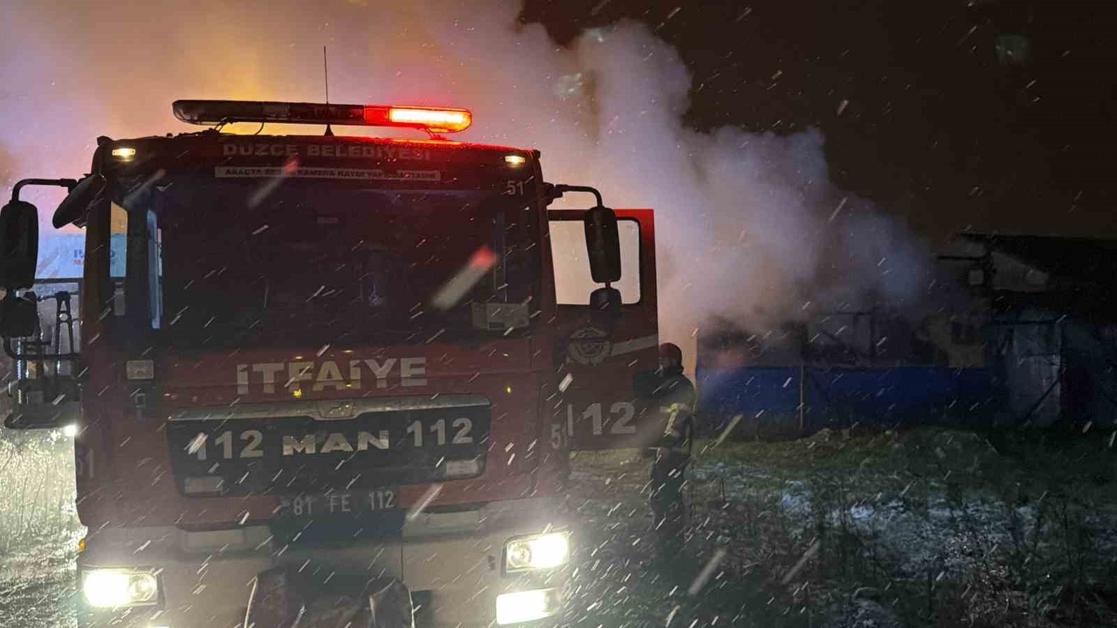Polisin dikkati ahır ve evi yanmaktan kurtardı
