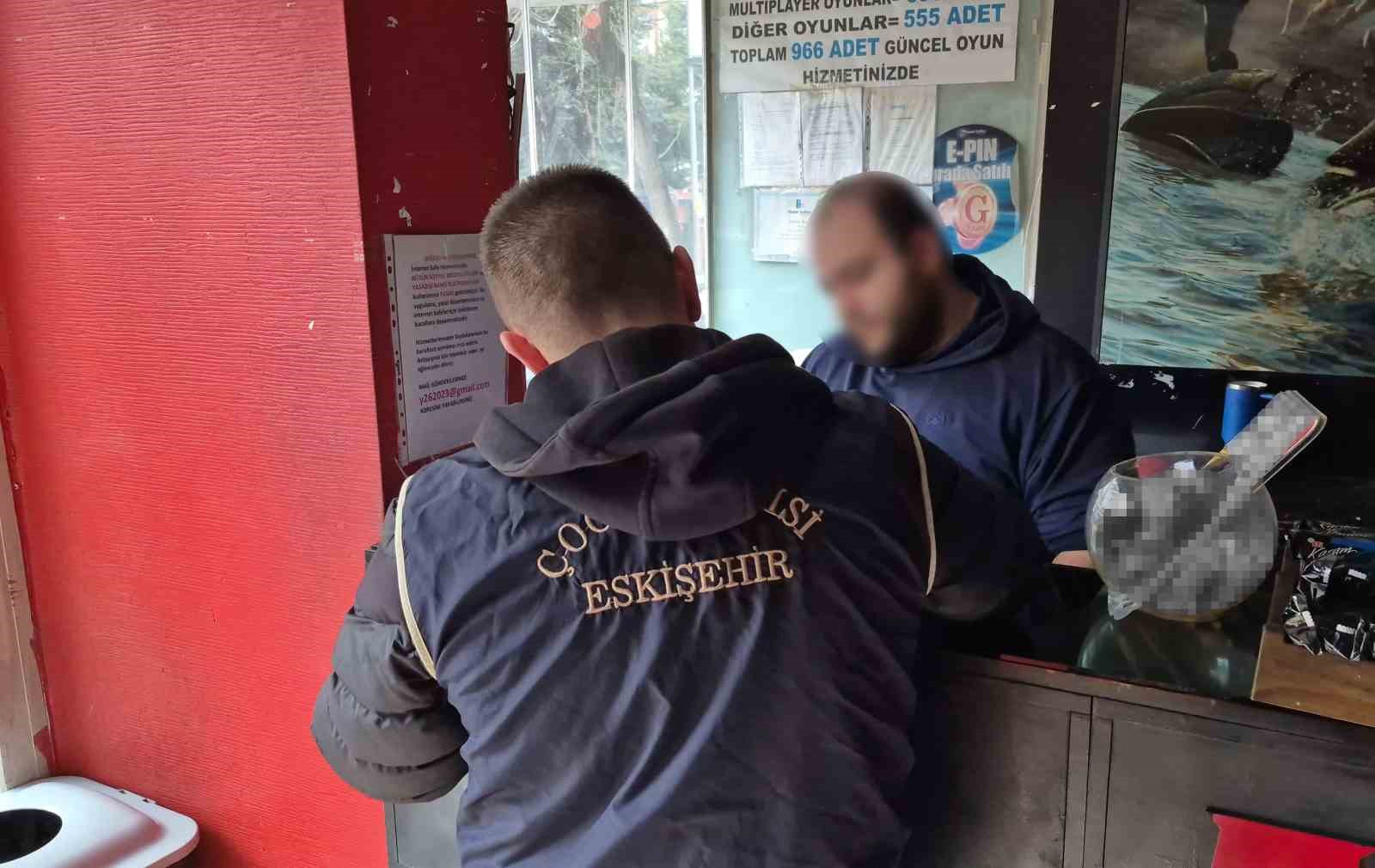 Polisin internet kafede yakaladığı çocuklar panik yaşadı
