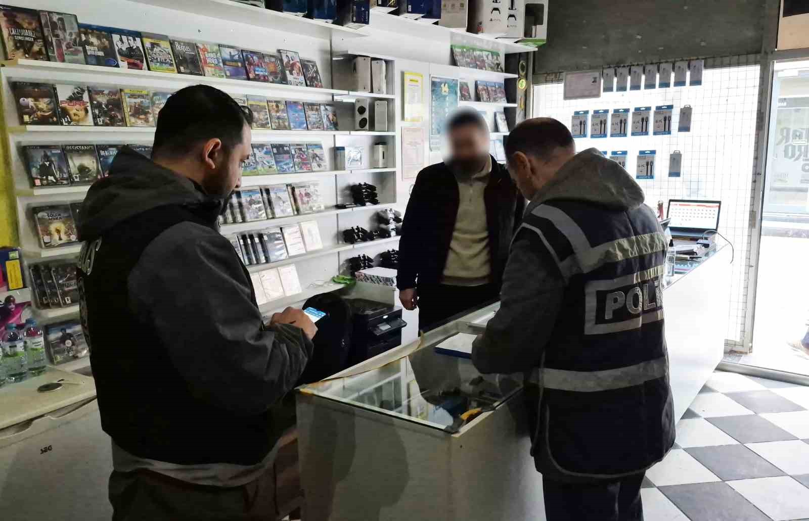 Polisin internet kafede yakaladığı çocuklar panik yaşadı
