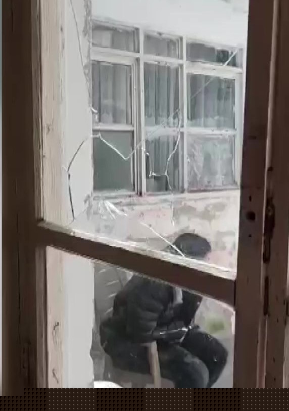 "Polisiz" diyerek eve giren şüpheliler anne ile oğlunu vurdu
