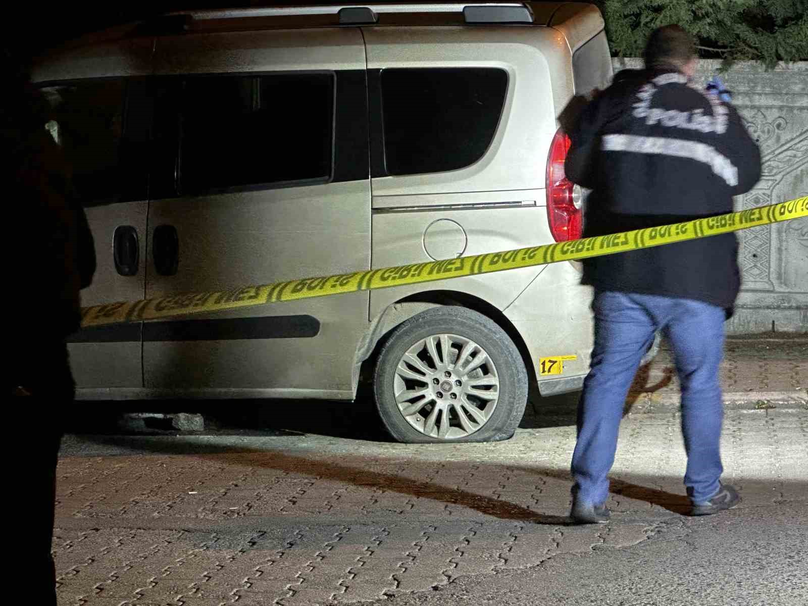 Polisle 3 sokak boyunca çatıştı, okul önünde vurularak etkisiz hale getirildi... Korku dolu anlar kamerada
