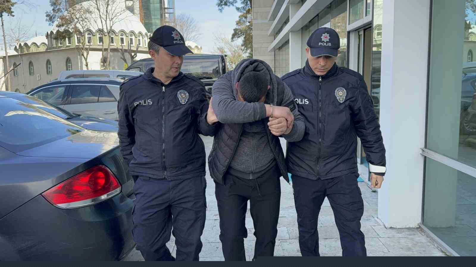 Polislere saldırıp polis aracına zarar veren alkollü şahıs tutuklandı
