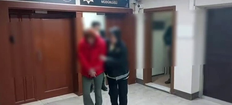 Polisten iki ilçede iki ayrı uyuşturucu operasyonu: 5 gözaltı
