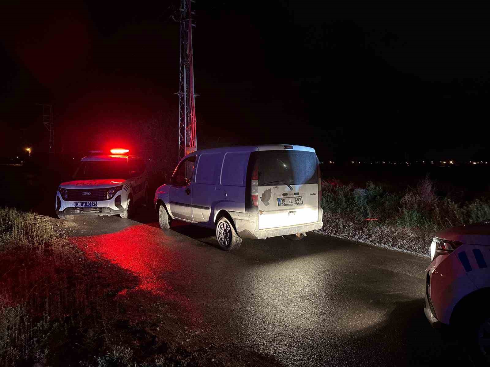 Polisten kaçan alkollü sürücü, polis aracında bineceği yeri beğenmedi
