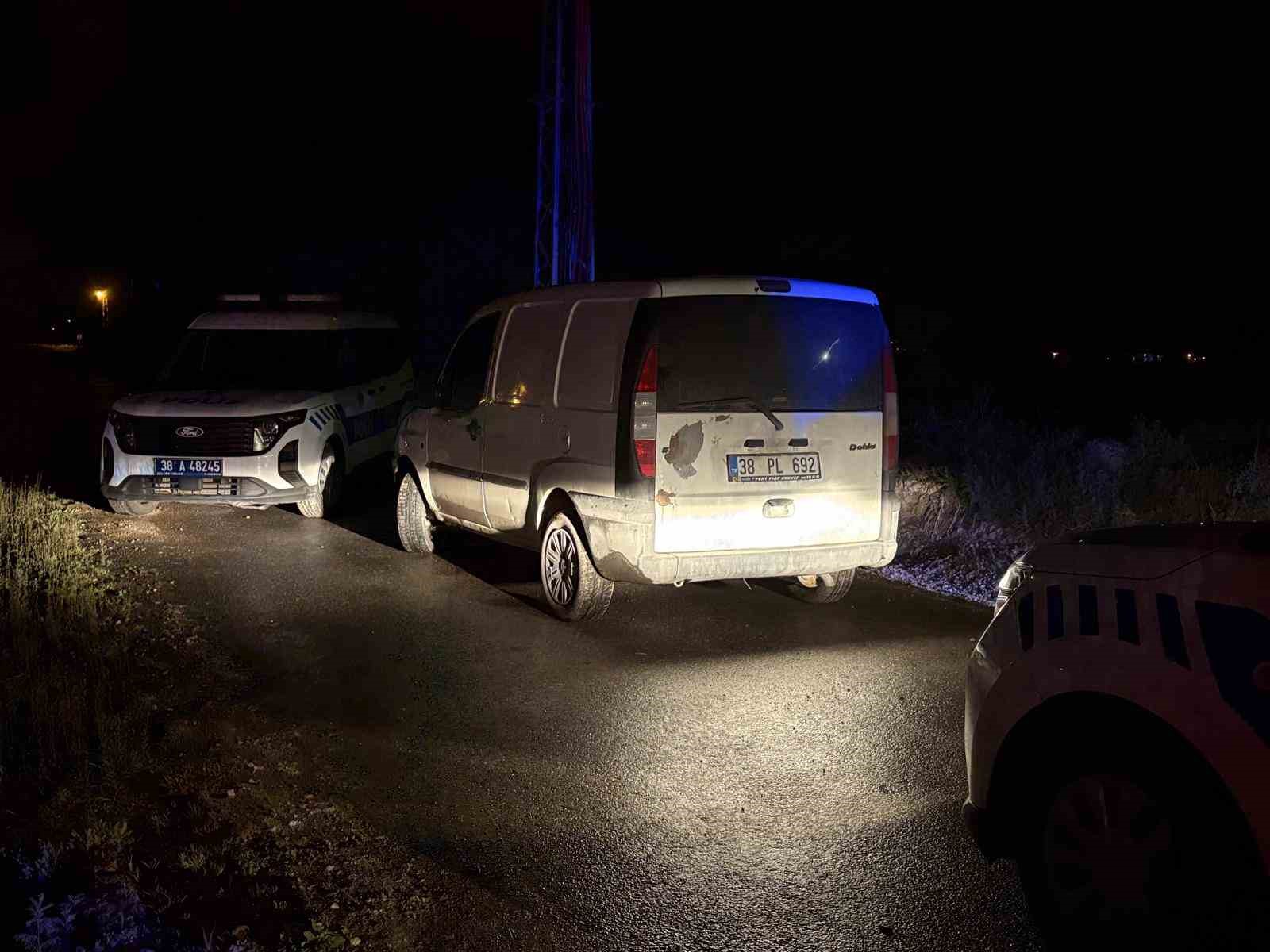 Polisten kaçan alkollü sürücü, polis aracında bineceği yeri beğenmedi
