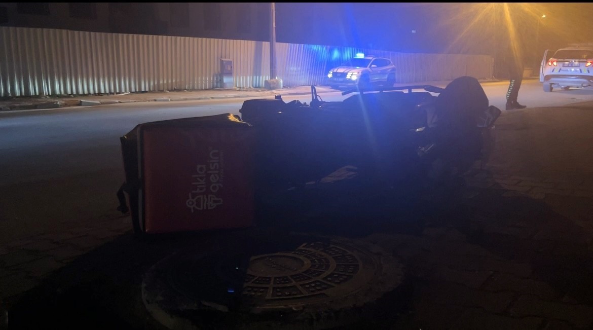 Polisten kaçan motosikletli kuryeden uyuşturucu çıktı
