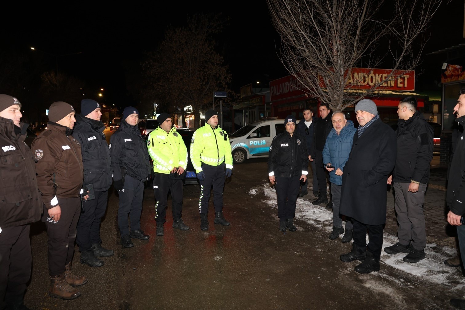 Polisten şok uygulamalara devam
