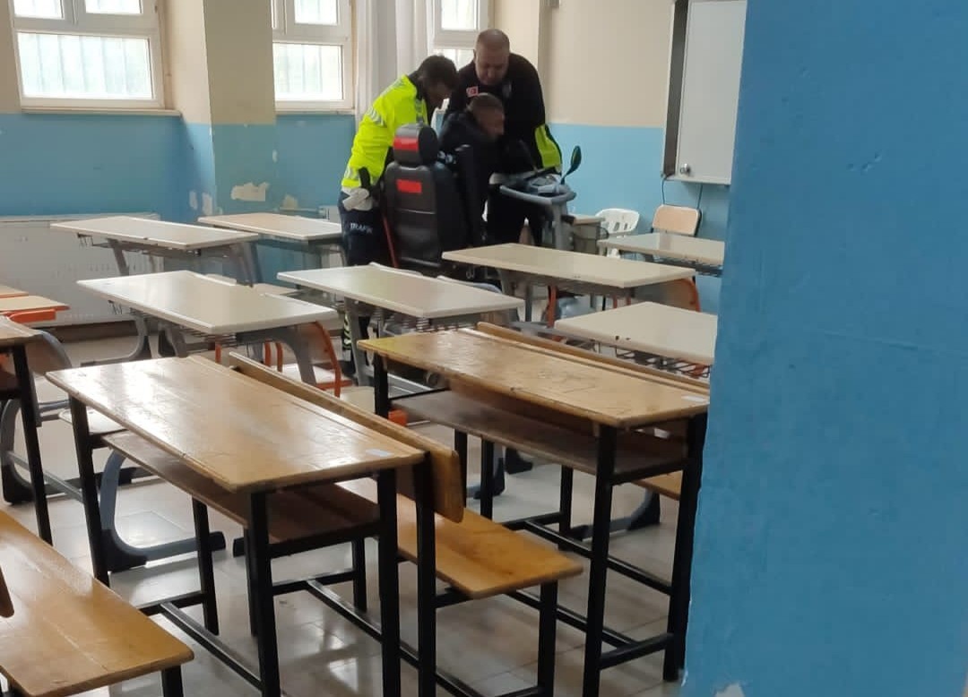 Polisten yürek ısıtan görüntü
