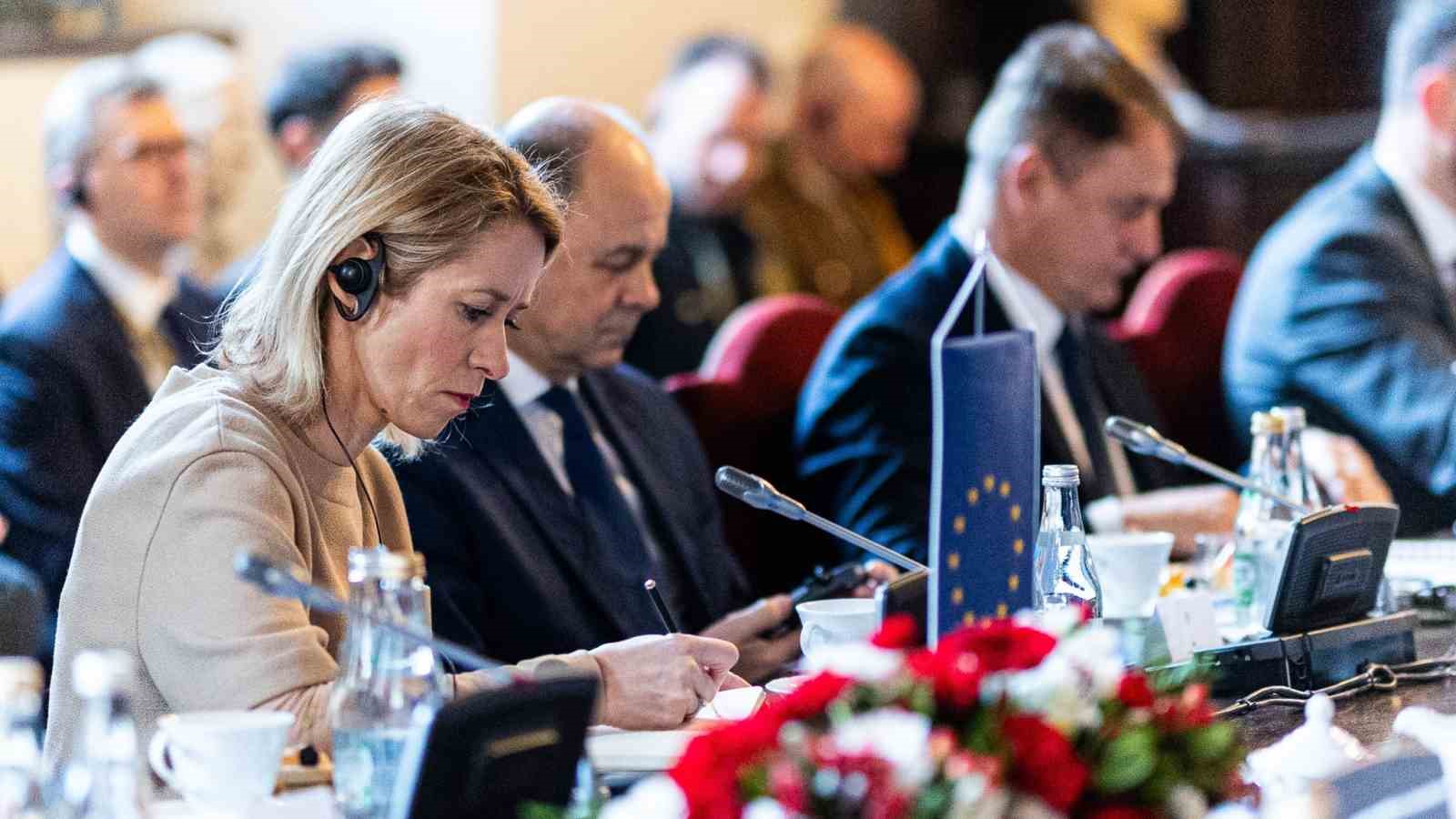 Polonyalı Bakan Kosiniak-Kamysz: "Savaş teknikleri şekilde değişiyor, uygun şekilde tepki vermeliyiz"
