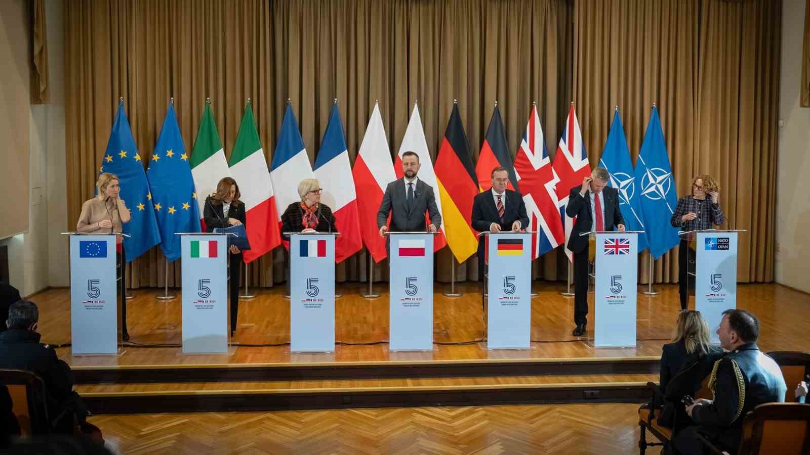 Polonyalı Bakan Kosiniak-Kamysz: "Savaş teknikleri şekilde değişiyor, uygun şekilde tepki vermeliyiz"
