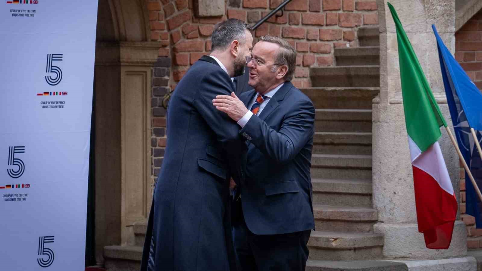 Polonyalı Bakan Kosiniak-Kamysz: "Savaş teknikleri şekilde değişiyor, uygun şekilde tepki vermeliyiz"
