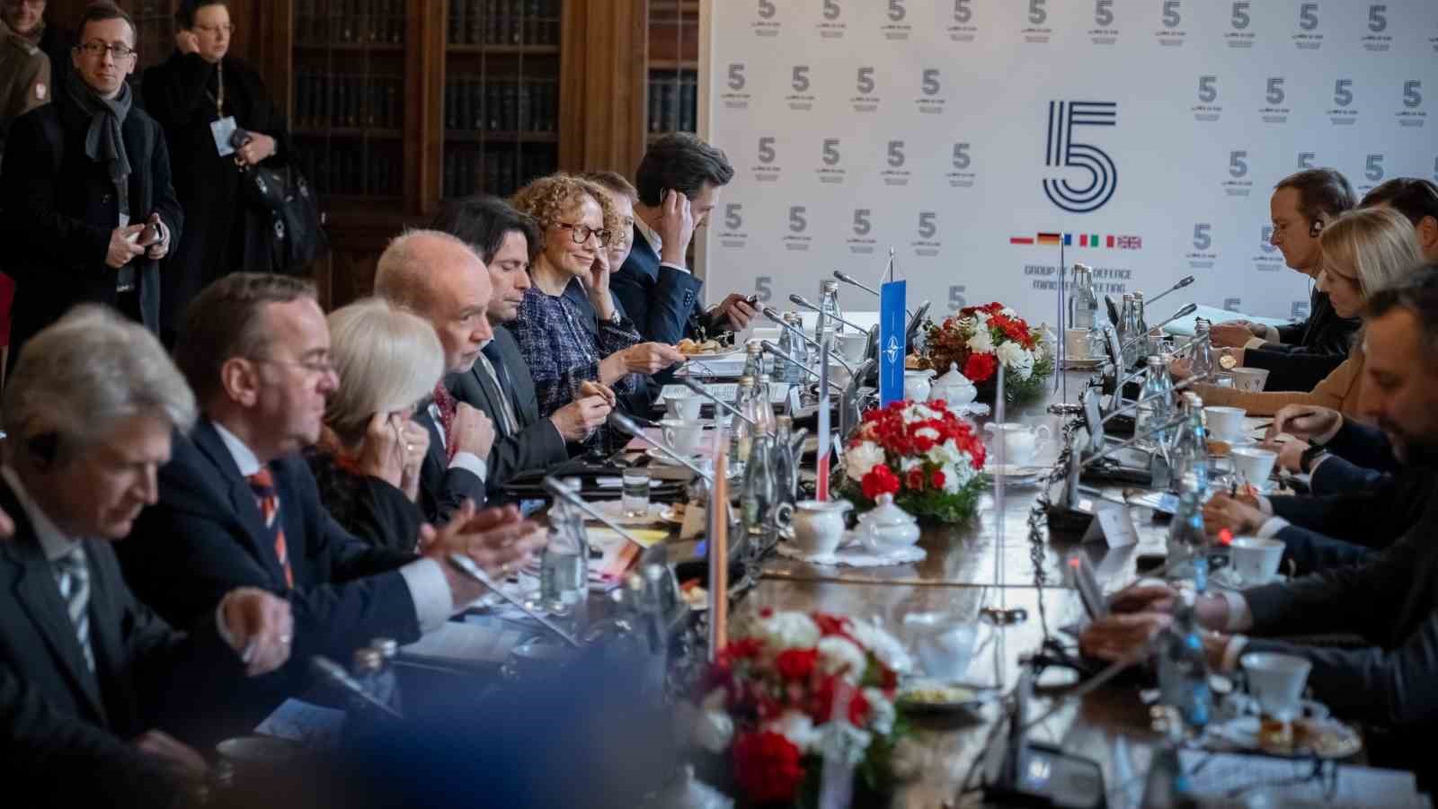 Polonyalı Bakan Kosiniak-Kamysz: "Savaş teknikleri şekilde değişiyor, uygun şekilde tepki vermeliyiz"
