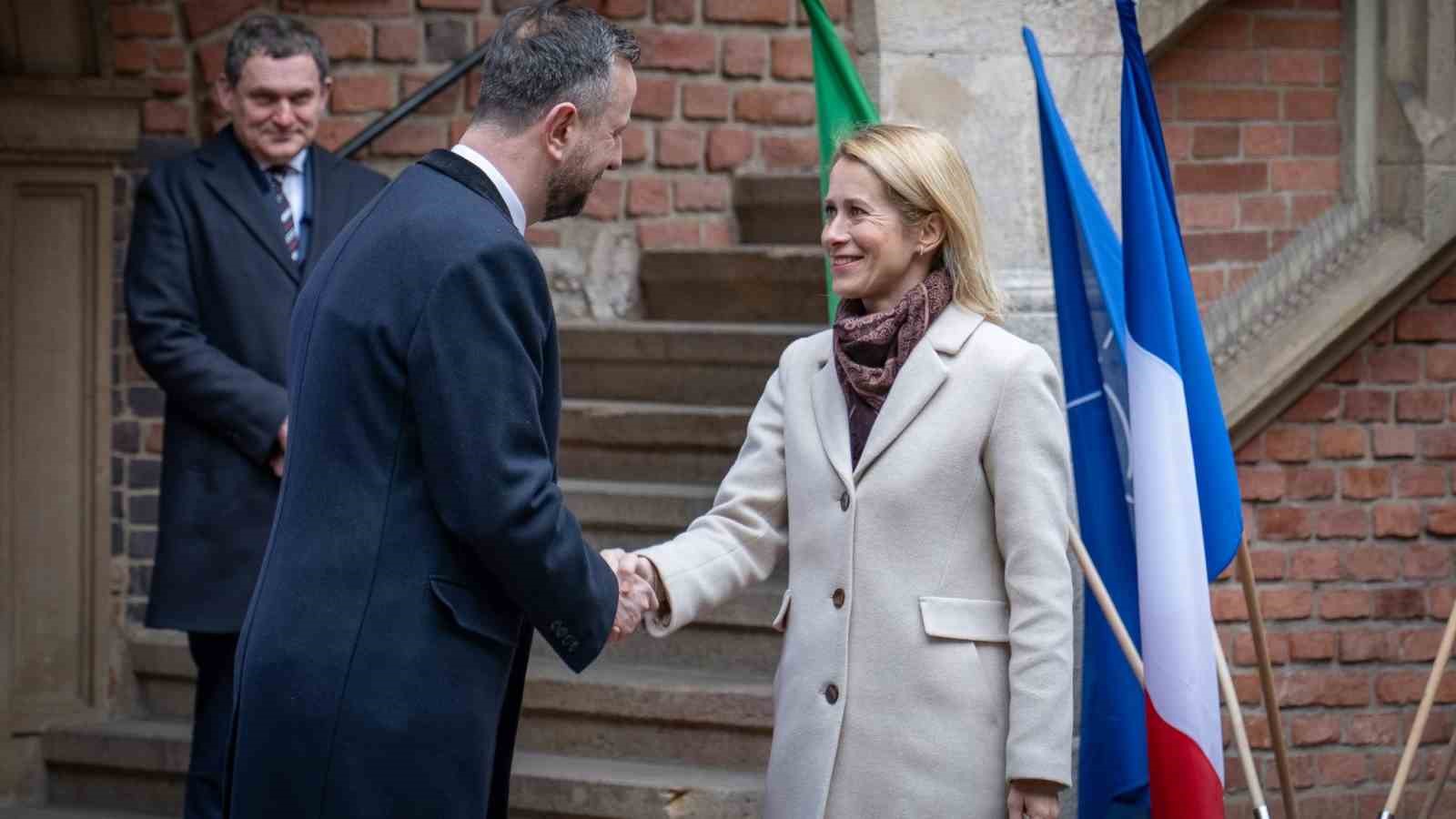 Polonyalı Bakan Kosiniak-Kamysz: "Savaş teknikleri şekilde değişiyor, uygun şekilde tepki vermeliyiz"
