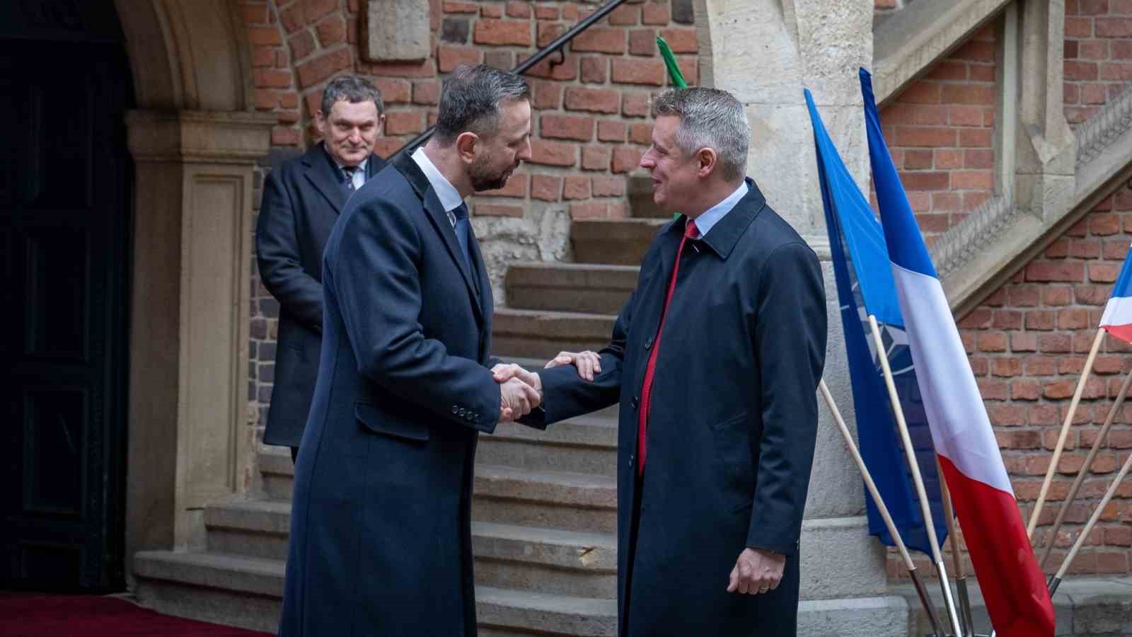 Polonyalı Bakan Kosiniak-Kamysz: "Savaş teknikleri şekilde değişiyor, uygun şekilde tepki vermeliyiz"
