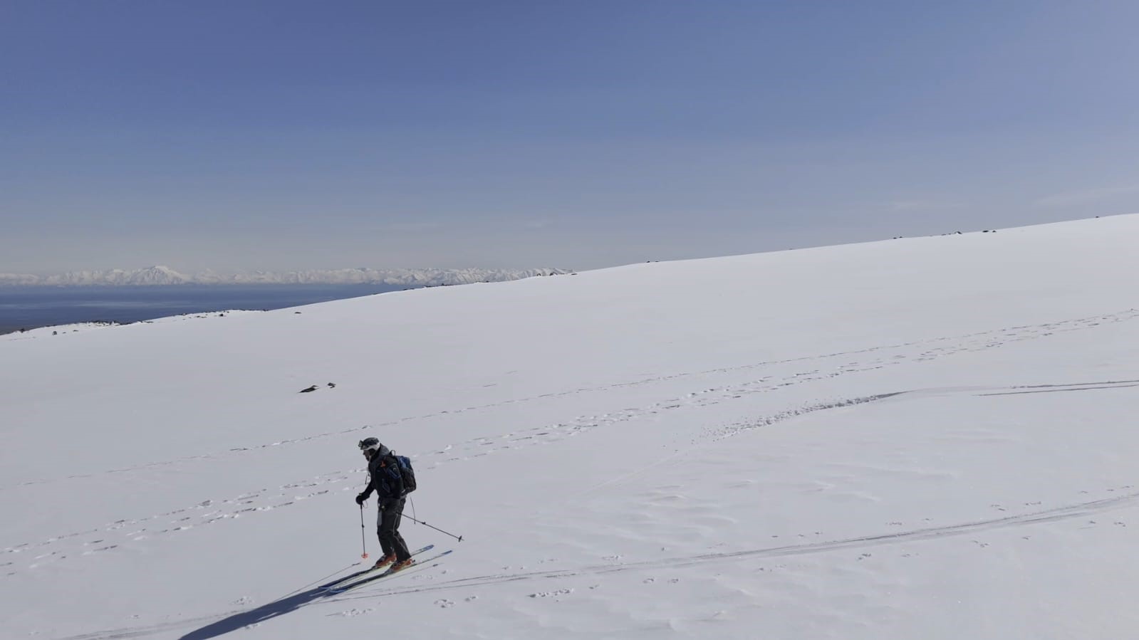 Polonyalı dağcılar Süphan Dağı’ndan kayakla indi
Polonyalı dağcılar Süphan Dağı’ndan kayakla indi
