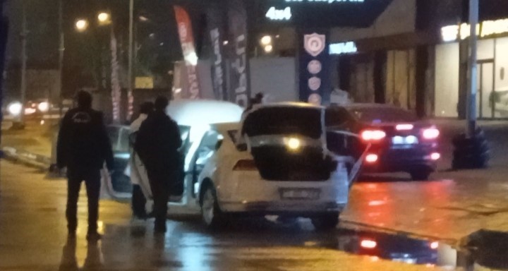 Pompacı kılığına girdi, el bombalı arabayı böyle yakaladı
