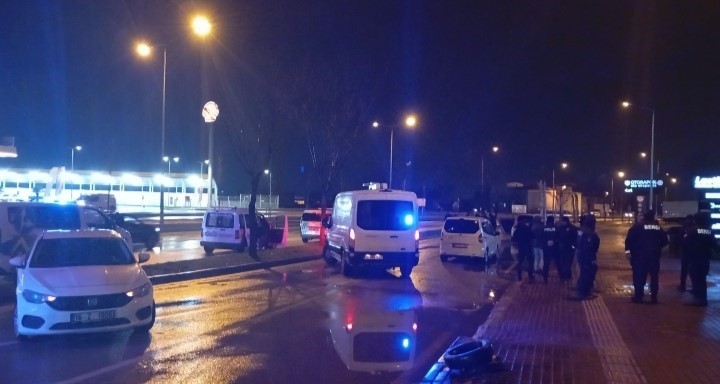 Pompacı kılığına girdi, el bombalı arabayı böyle yakaladı
