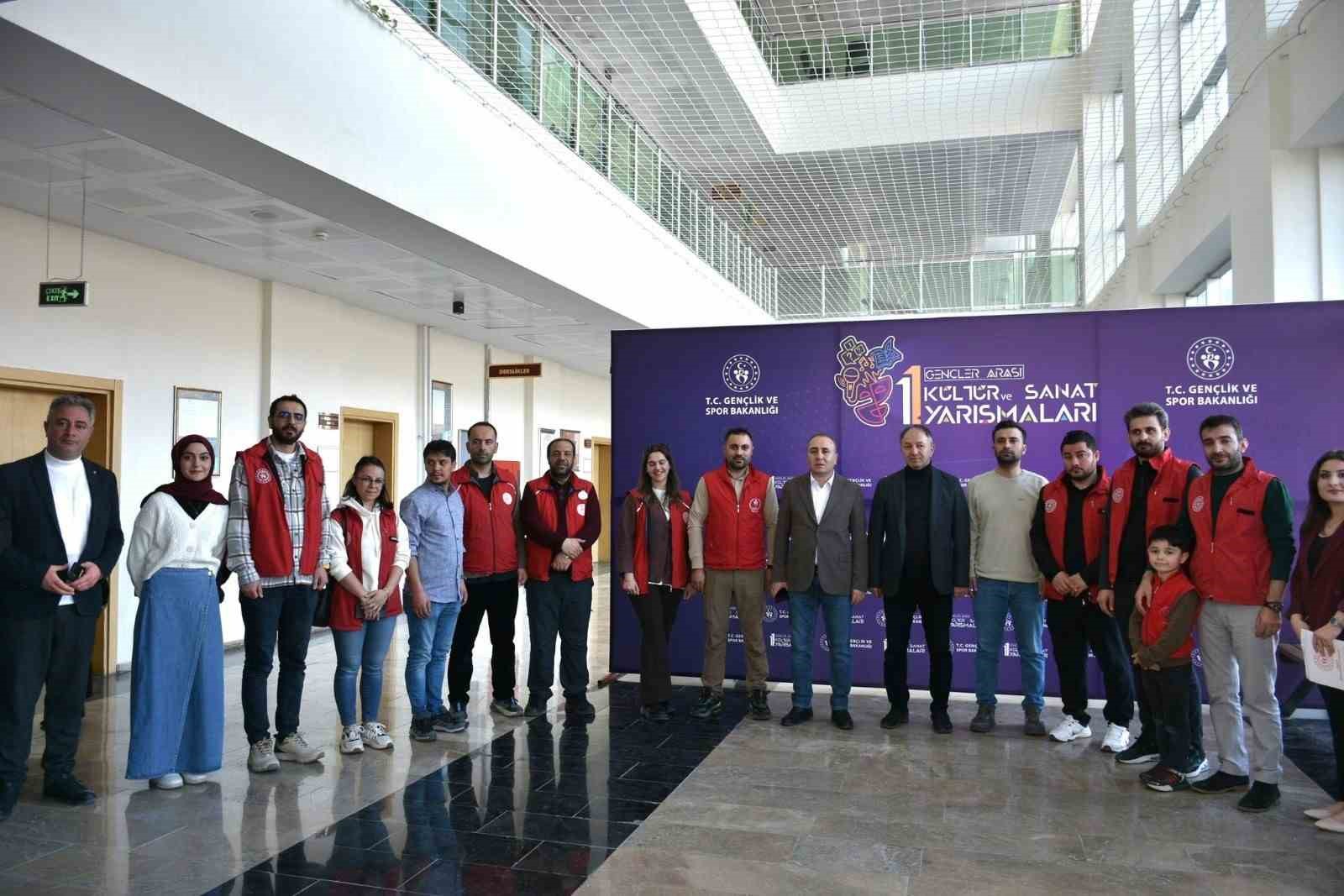 Popüler müziğin şampiyonu Tüter
Popüler müziğin şampiyonu Tüter